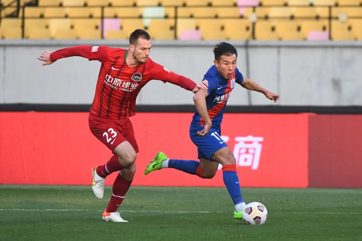 辽宁女足稳坐中超榜首位置，取得关键胜利 
